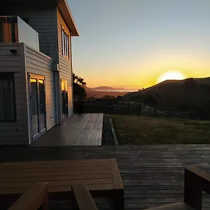 Luxury Stay, Alpaca Farm Paraparaumu